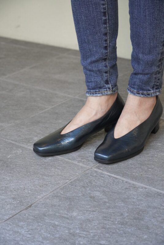 外反母趾でも快適なパンプス Gozovation